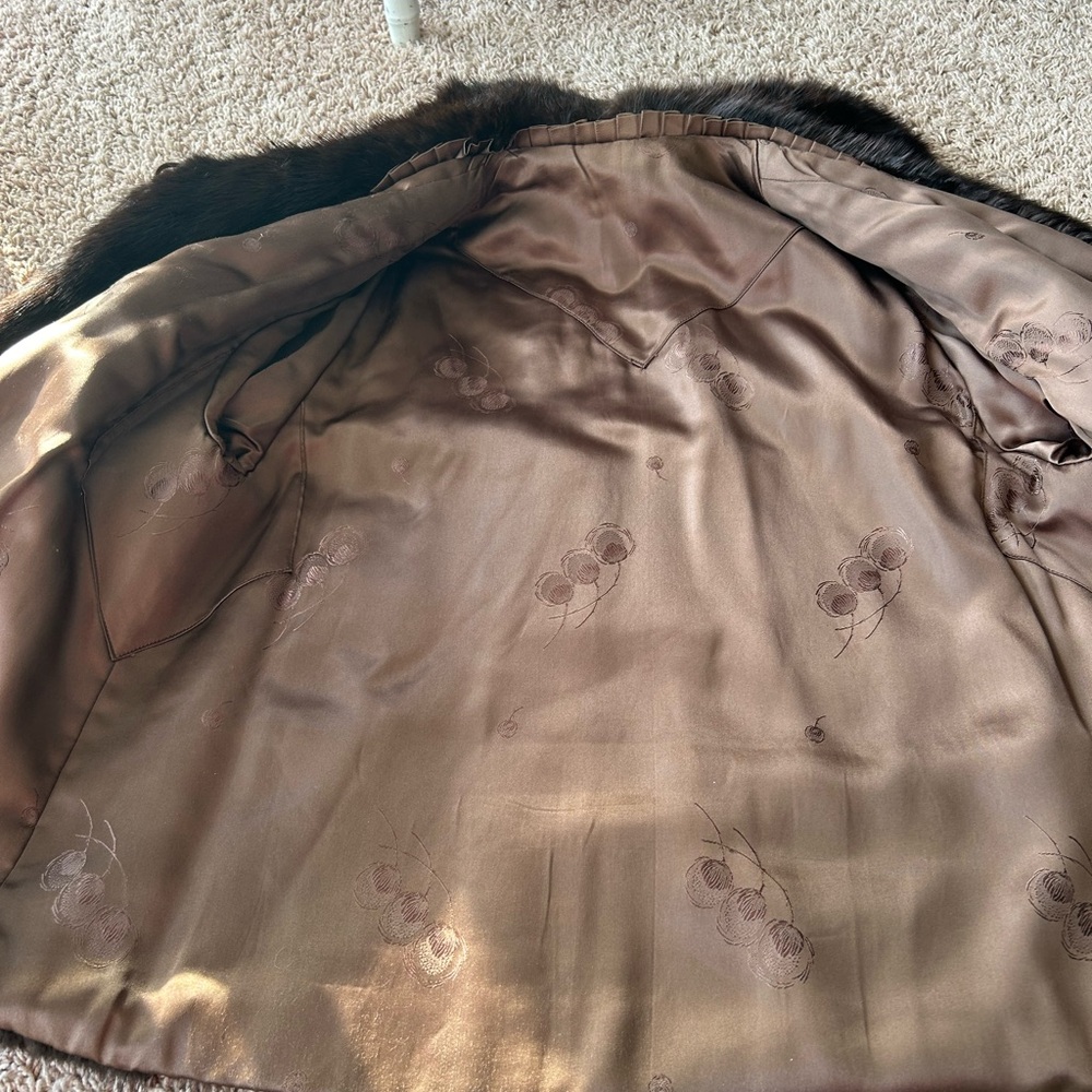 Brown beaver fur collared jacket - Picture 8 of 10